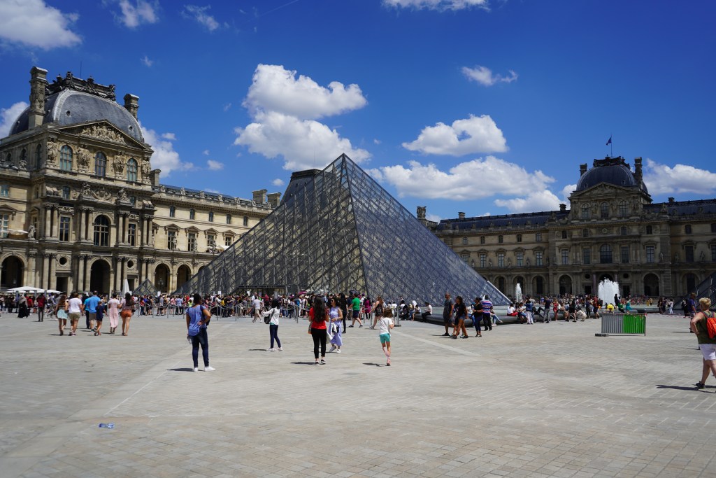 Louvre in Paris France : Photo by Bambini Travel